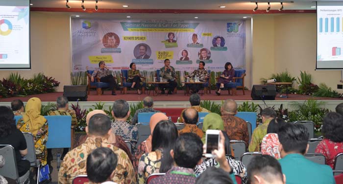  Dihadiri Wapres, Dirut Bank Riau Kepri Jadi Narasumber Seminar Perbanas